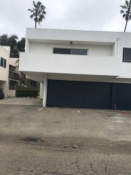 parking area - 2733 Harbor Blvd