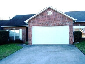 Building Photo - Charming 2-Bed, 2-Bath Ranch-Style Townhou...