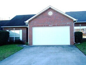 Building Photo - Charming NW Knoxville End-Unit Townhouse — 2 Beds, 2 Baths & 2-Car Garage