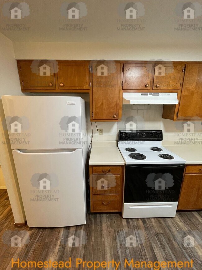 Building Photo - HARD TO FIND 4 BEDROOM!