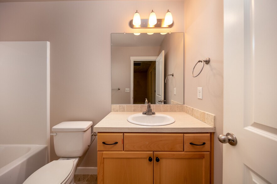 upstairs bathroom with bathtub - 1295 Windsong Dr