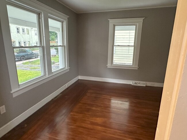 Building Photo - Fully Remodeled 3 Bedroom Single Family Home