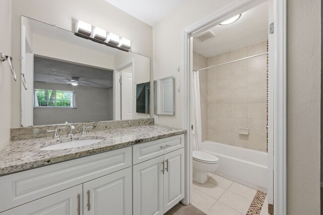 Building Photo - Stylish Two-Level Condo in Gables of Tuckerman Near Pike & Rose!