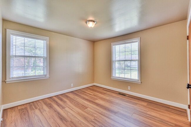 Building Photo - 1032 Dozier Pl