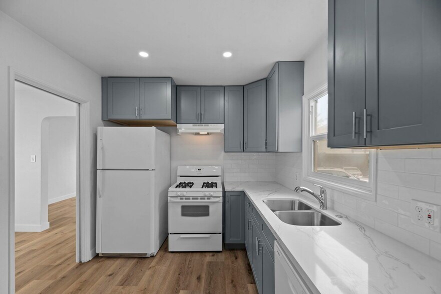 Building Photo - 1304 Corona St