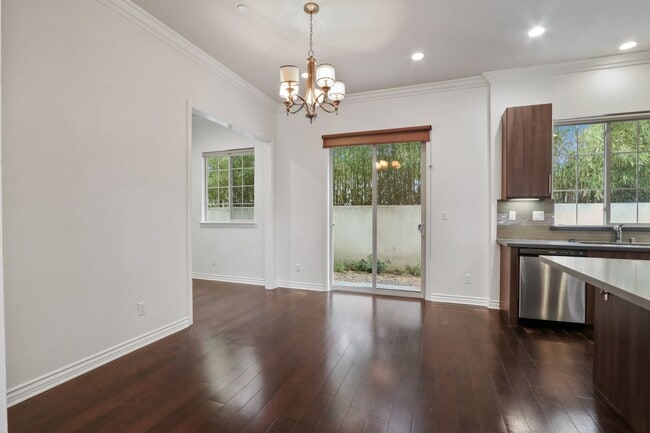 Building Photo - 908 N Santa Anita Ave