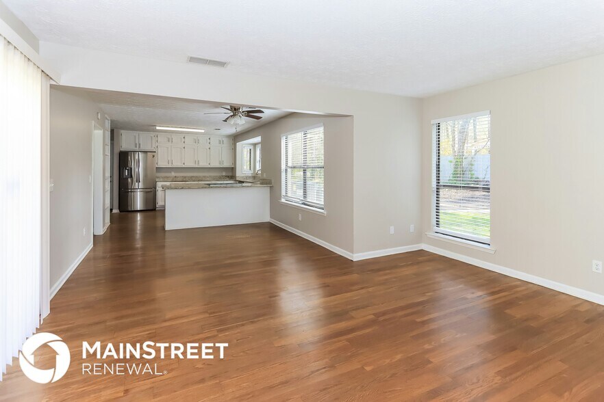 Building Photo - 135 Red Oak Dr