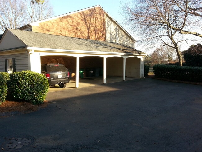 Building Photo - Two Bedroom two bath with a study.  Condo ...