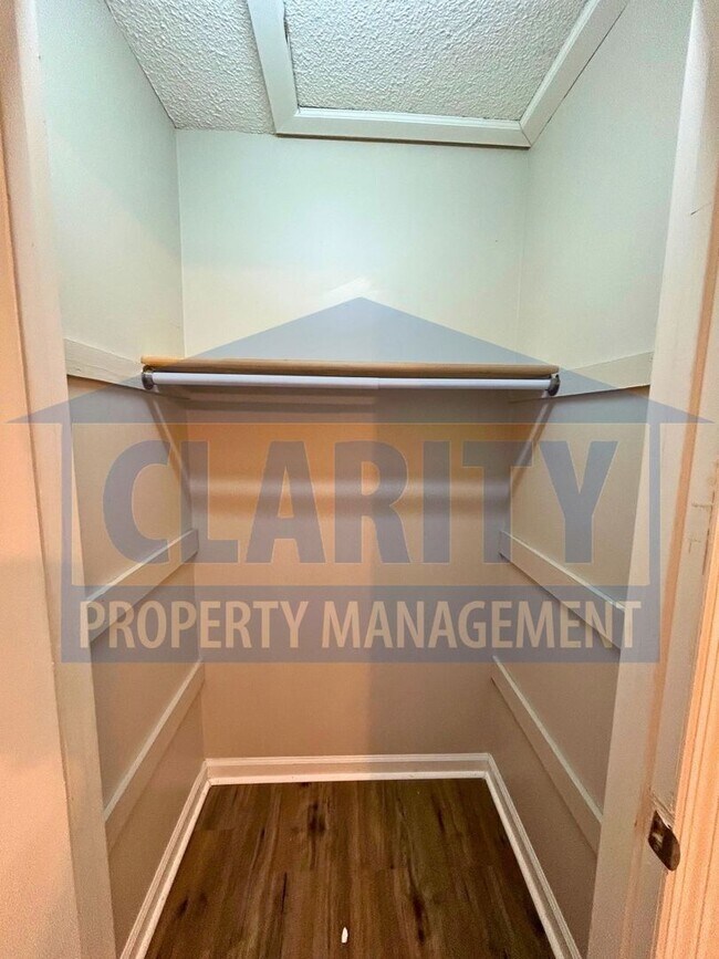 Building Photo - 206 Cliftview Dr