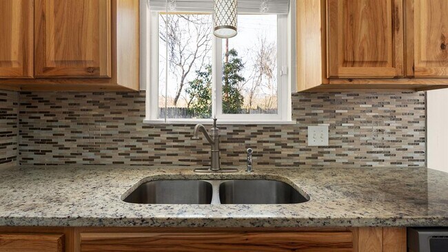 Building Photo - 1618 Chippeway Ln