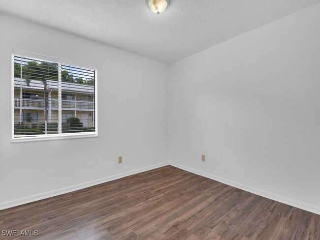 Building Photo - 4617 Bayshore Dr