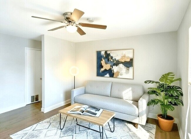 Building Photo - 2032 Stouts Rd