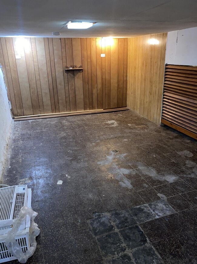 Building Photo - 947 Center Point Rd NE