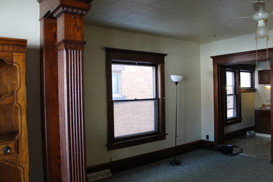 Building Photo - 453 W 8th St