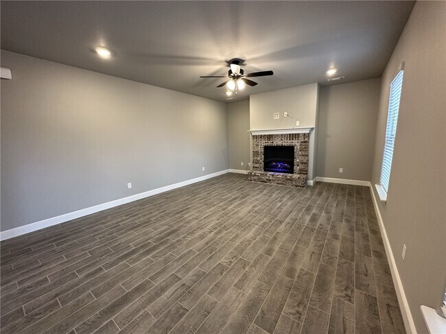 Building Photo - 2040 Tallgrass Ter