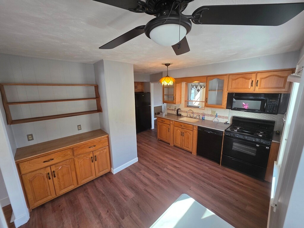 Building Photo - 19 Lakeview Ave