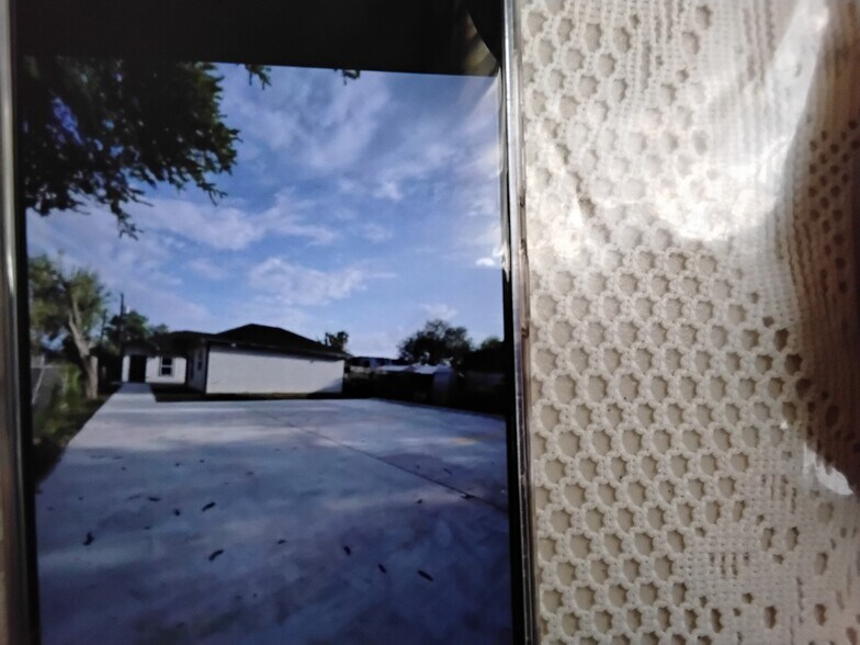 Building Photo - 508 W Tyler Ave