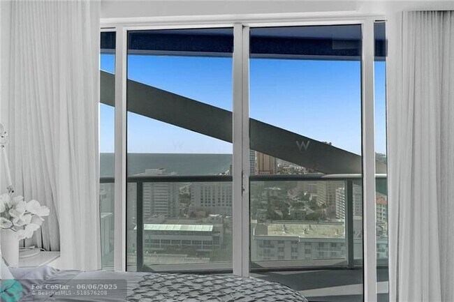 Building Photo - 3101 Bayshore Dr