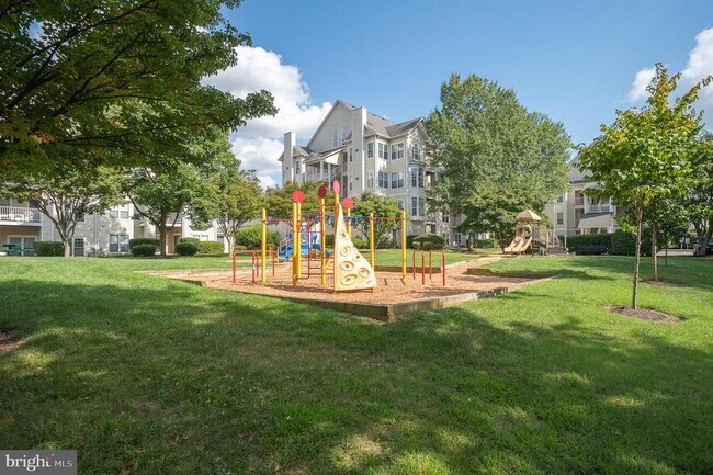 Building Photo - 9810 Feathertree Terrace