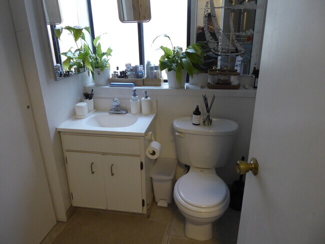 Building Photo - 980 Burnett Ave