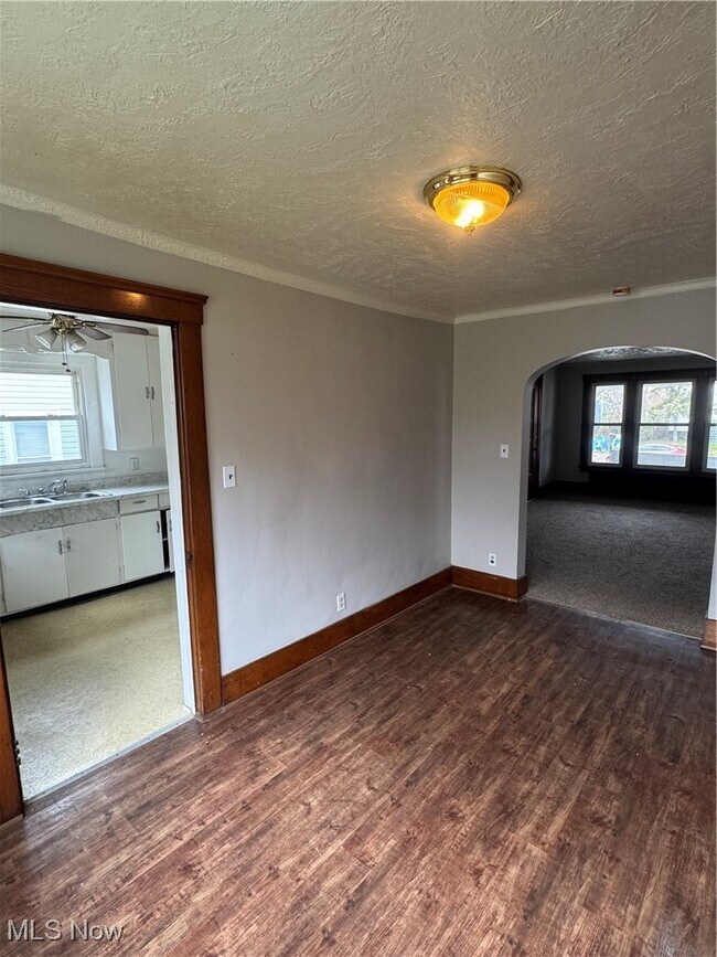 Building Photo - 1029 W 10th St