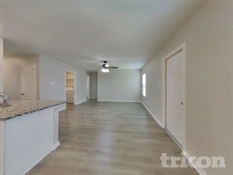 Building Photo - 10122 Cerritos dr