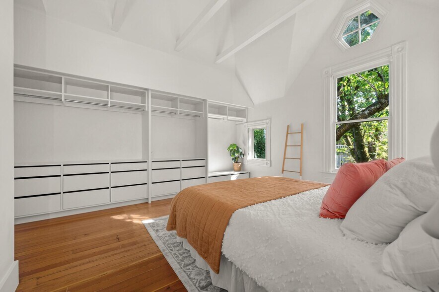 Building Photo - 1720 NW Hoyt St