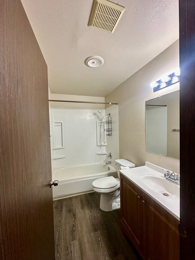 Building Photo - 2bdrm, 1 bath apartment in Moyina Heights. Water,sewer & garbage included