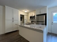 Building Photo - 549 Wonder Ln