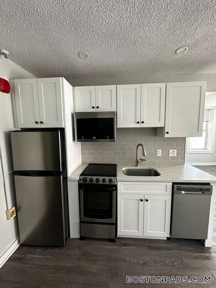 Building Photo - 76 Franklin St