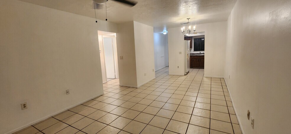 Building Photo - 1552 University Ln