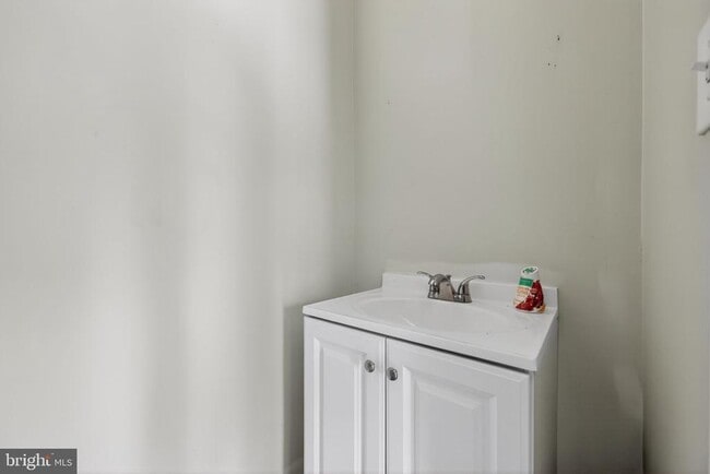 Building Photo - 17 Bonnie Ln