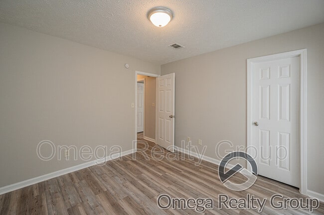 Building Photo - 8508 English Oak Loop