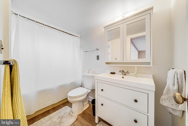Building Photo - 6402 Ridge Dr