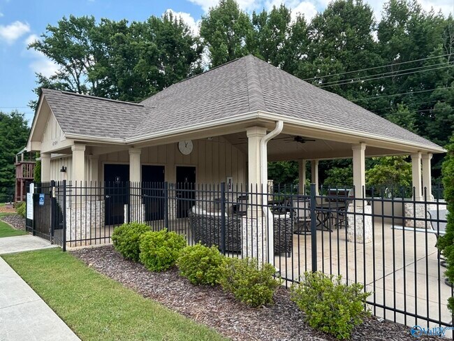 Building Photo - 7011 Nearpath Dr NW