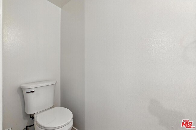 Building Photo - 11127 La Maida St