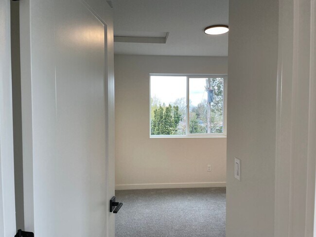 Building Photo - 5575 NE Killingsworth St