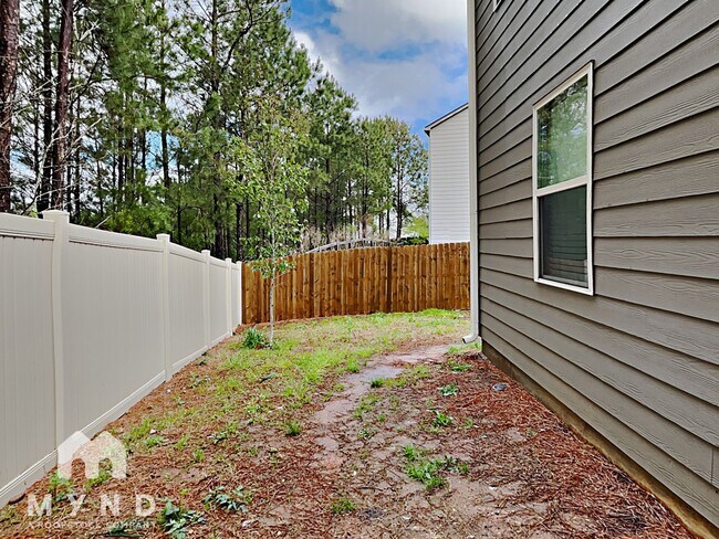Building Photo - 404 Lake Ridge Ln