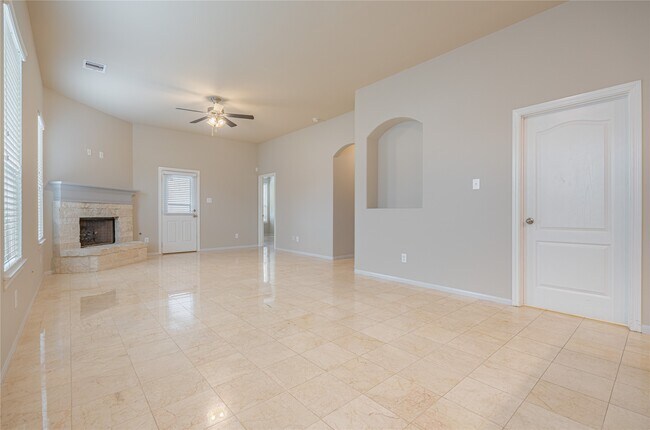 Building Photo - 28514 Lockeridge Springs Dr