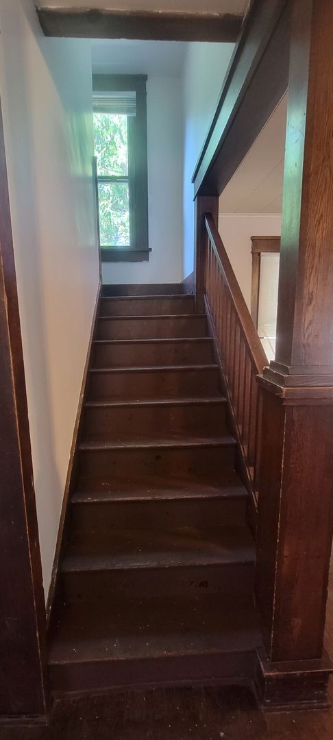 Building Photo - 5 Bedroom House - Walking distance from Central Campus