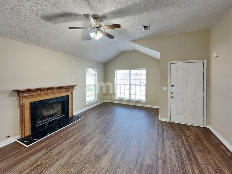 Building Photo - 2227 Joann Dr