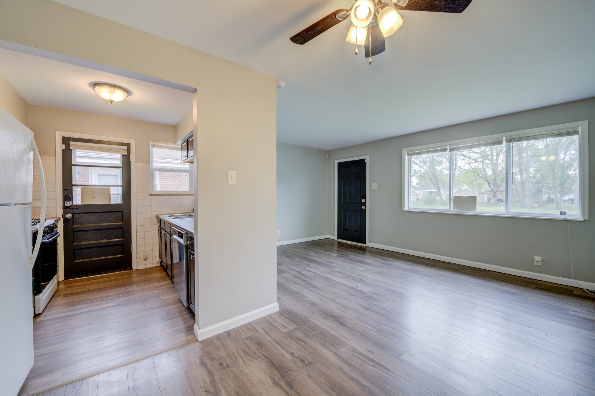 Building Photo - 10742 Tropic Dr