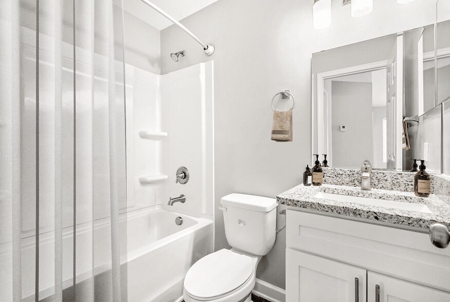 Building Photo - Paces Pointe Apartment Homes