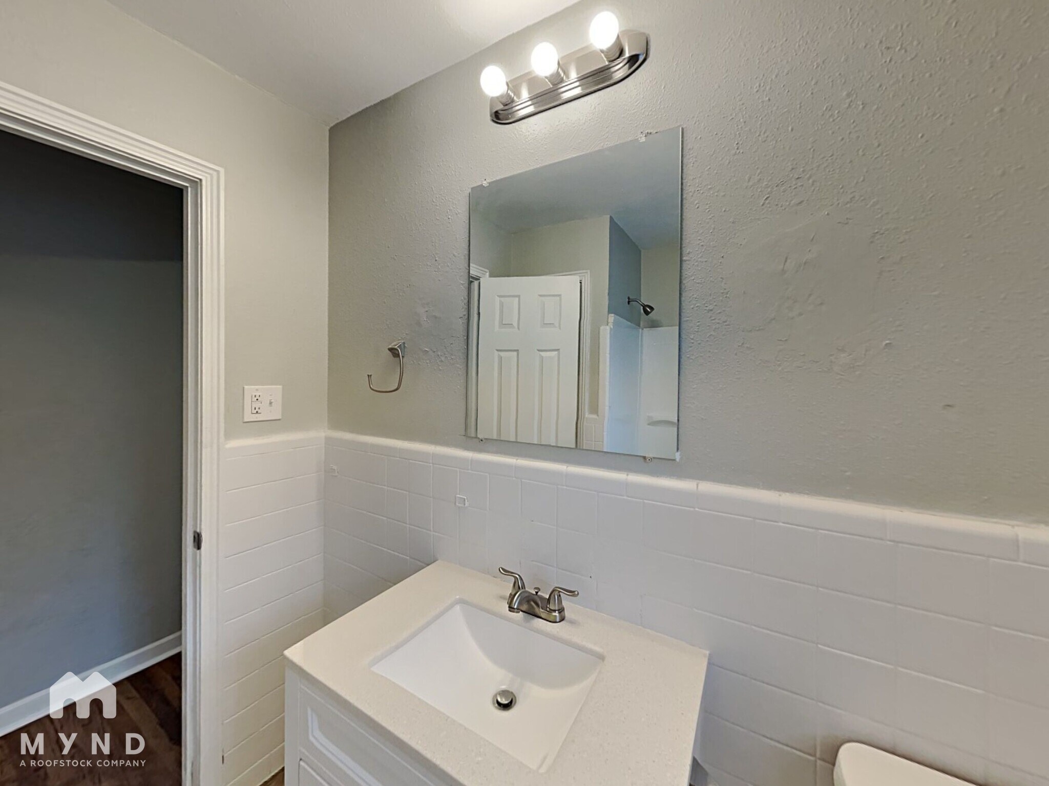 Building Photo - 940 Nelson Dr