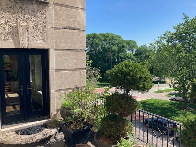 Park Side Private Terrace - 2000 N Lincoln Park W