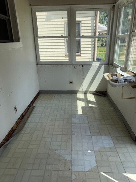 Building Photo - 3333 Blackstone Dr