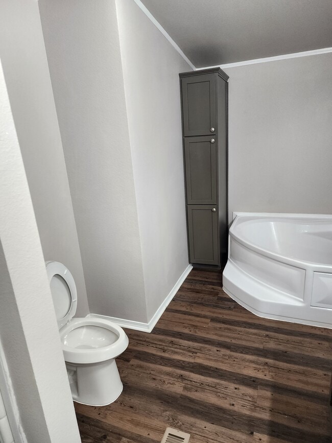 Building Photo - 640 Houston St