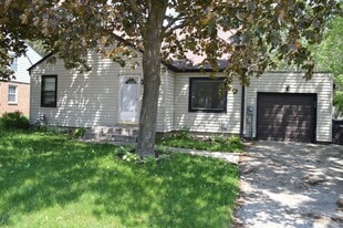 Building Photo - 7014 University Ave