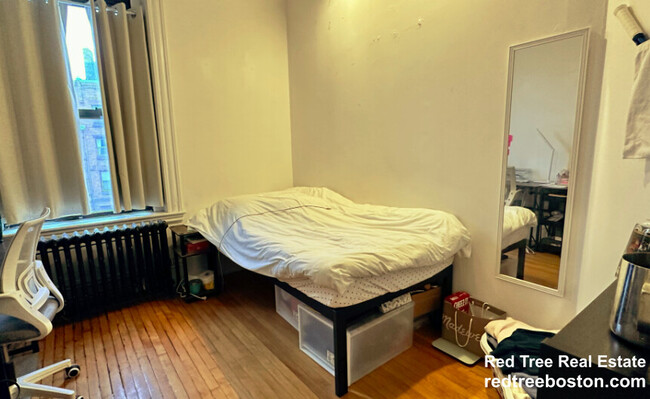 Apt 5 - 587 Beacon St