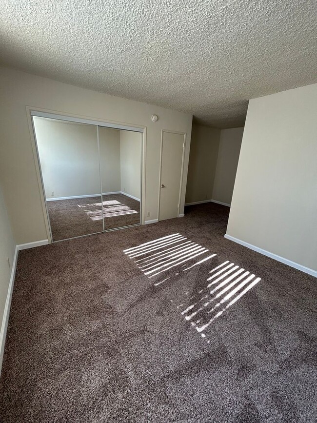 Building Photo - Beautiful 1 Bedroom in the HEART  Northrid...